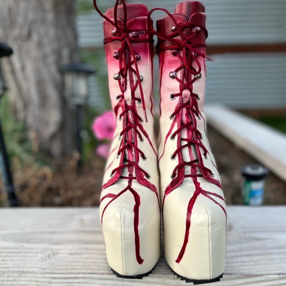 Scream queen platforms